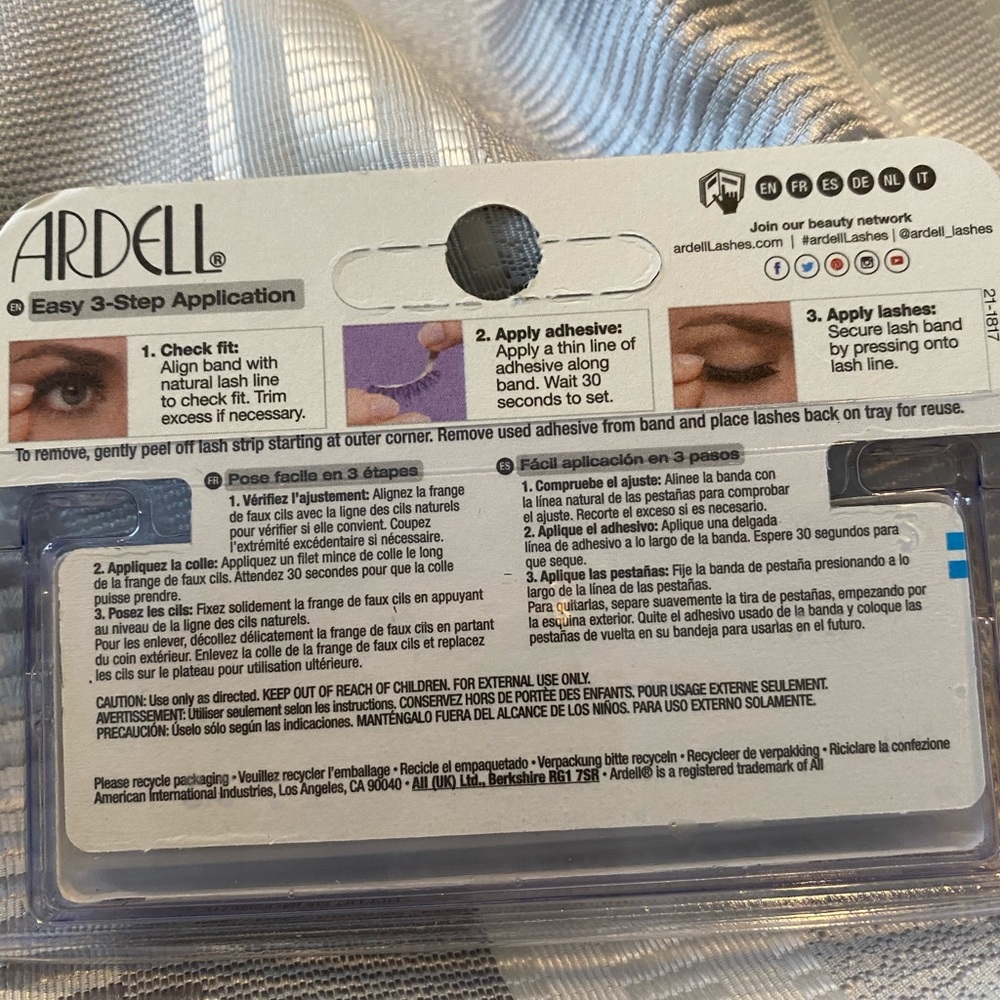 Fake Lashes! π - Picture 2 of 4